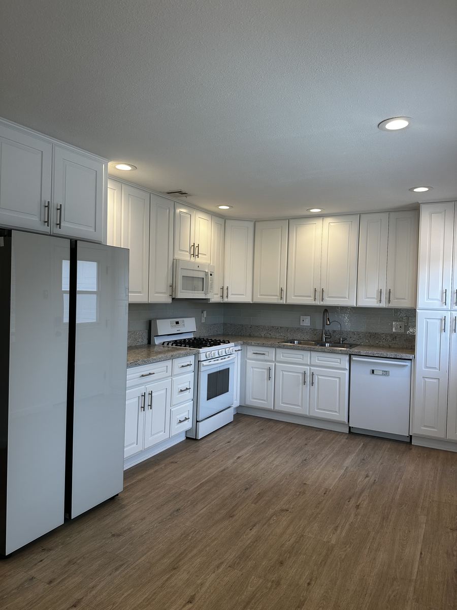 Kitchen – Cabinets & Appliances