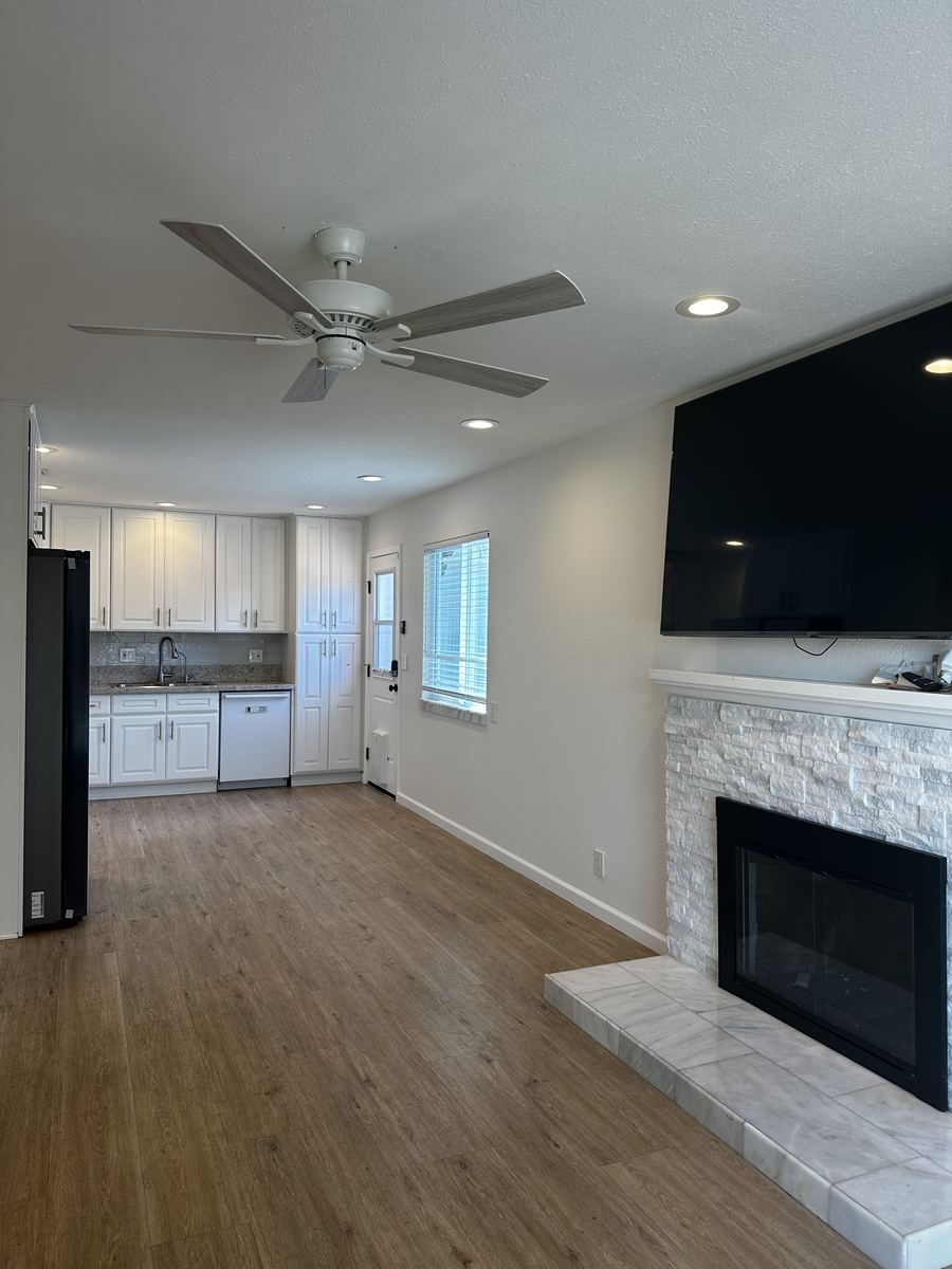 Open Floor Plan – Living & Kitchen
