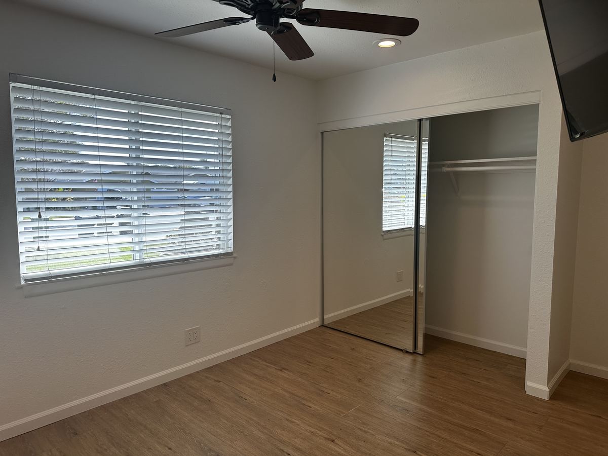 Bedroom B – Mirrored Closet